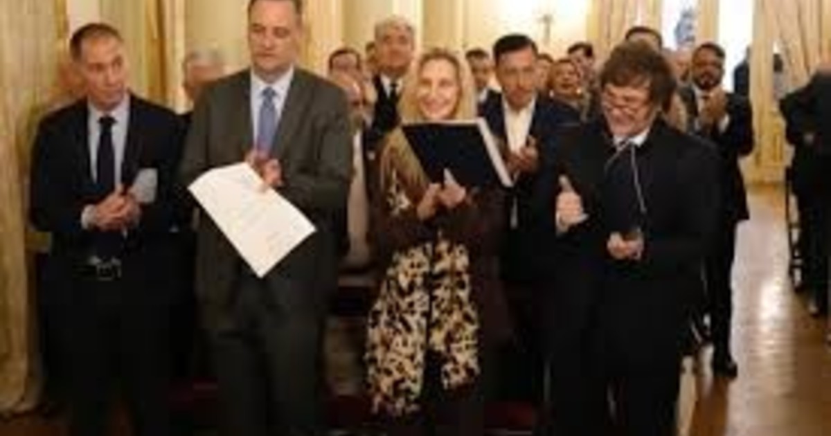 otro-gesto-de-javier-milei-hacia-los-evangelicos:-oro-con-ellos-en-la-casa-rosada