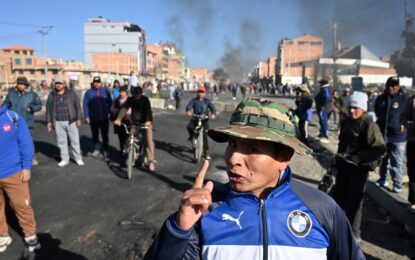 Bolivia: campesinos se concentran en El Alto para descender a La Paz y exigir la renuncia del presidente