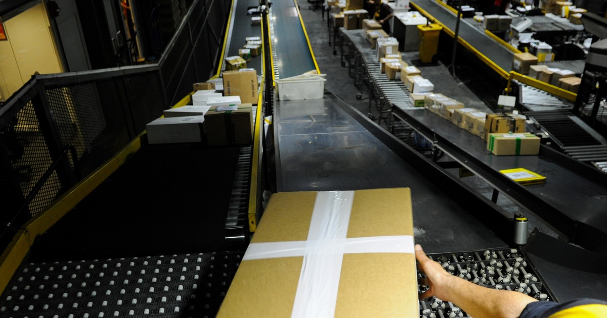 por-la-baja-del-dolar,-crecen-las-importaciones-para-consumo-y-las-compras-por-courier-llegaron-a-un-record