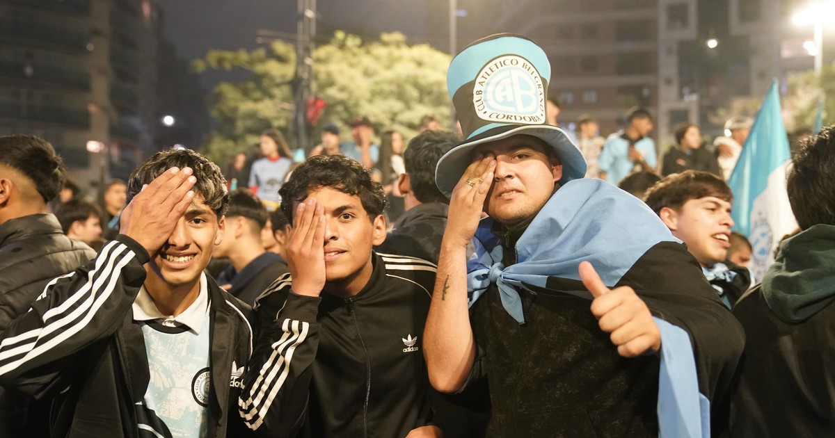 cordoba-fue-una-fiesta-celeste:-miles-de-hinchas-del-belgrano-campeon-coparon-las-calles-de-la-capital-provincial