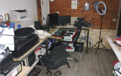 El taller secreto de “El Artesano”: DNI y tarjetas truchas para la banda de “Los prestacaras”