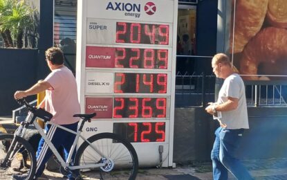 Impuesto a los combustibles: el Gobierno postergó otra vez la suba en medio del aumento del transporte público