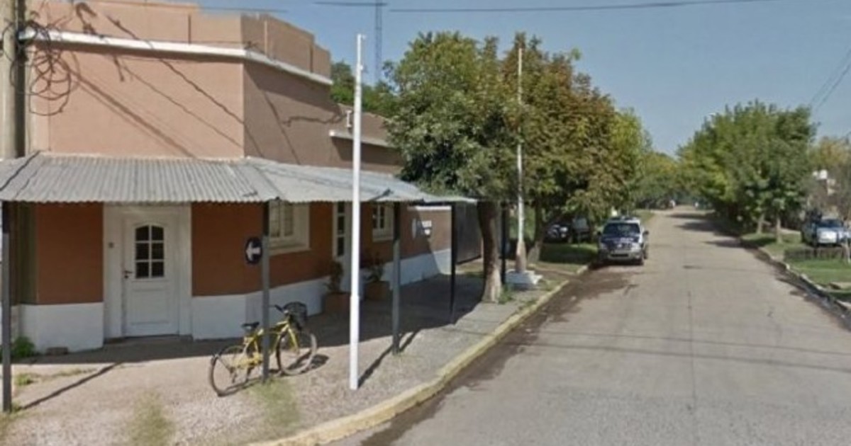 tenia-una-orden-de-detencion,-se-presento-en-la-comisaria,-le-disparo-a-un-policia-y-lo-mato