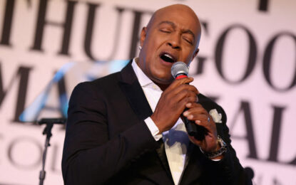 Murió Peabo Bryson, la voz detrás de los inolvidables duetos de Disney en Aladdin y La Bella y la Bestia