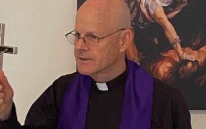 Destituyeron a un sacerdote exorcista por sus comentarios sobre ovnis y demonios