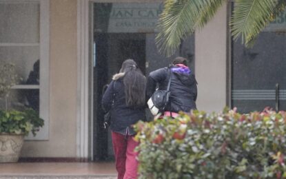 En una ceremonia íntima y bajo un estricto operativo policial, la familia y los amigos despiden a Agostina Vega