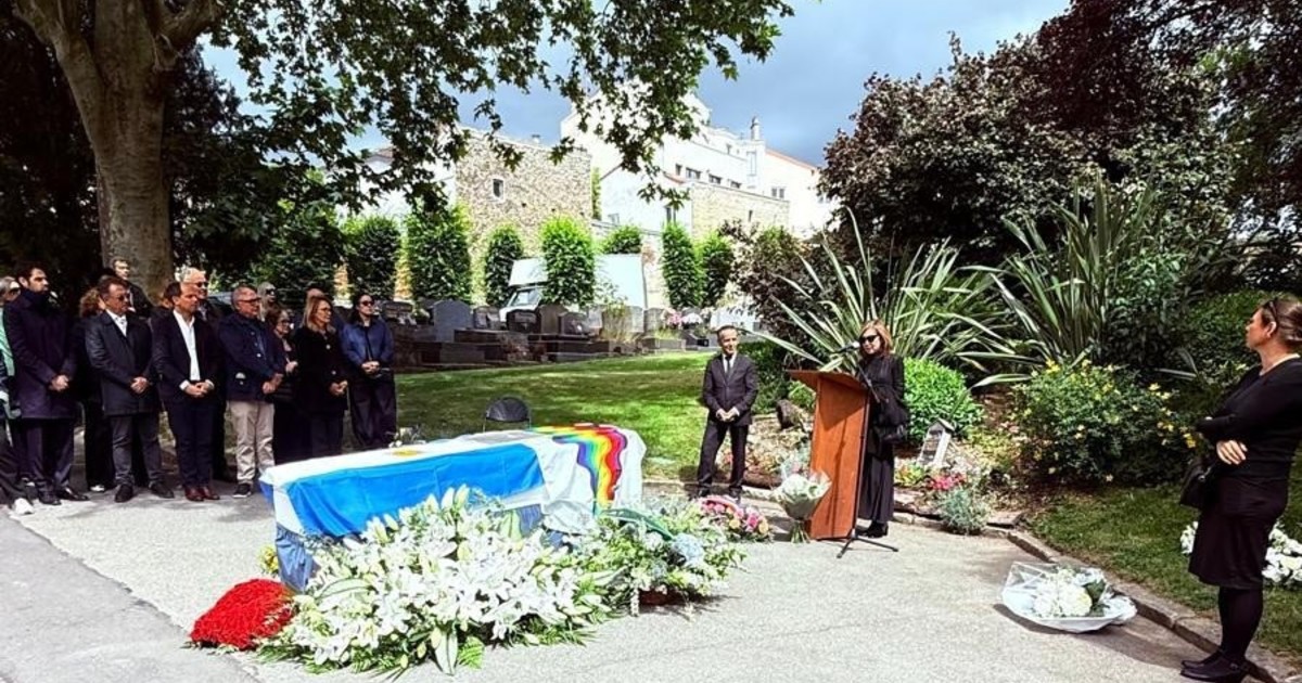 abrazado-por-una-bandera-argentina,-julio-le-parc-fue-sepultado-en-francia-este-viernes