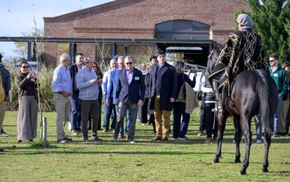 Caballos clonados, cerdos humanizados: una delegación de EE.UU. visitó a la firma argentina que lidera en el mundo
