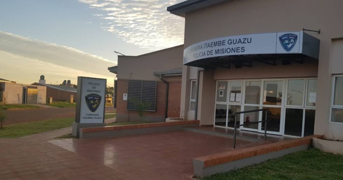un-policia-le-robo-la-tarjeta-de-credito-a-un-detenido-y-se-fue-de-compras-a-un-shopping