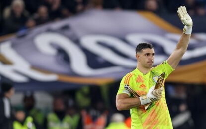 Mientras se recupera para el debut en el Mundial, Dibu Martínez suena en un gigante de Italia