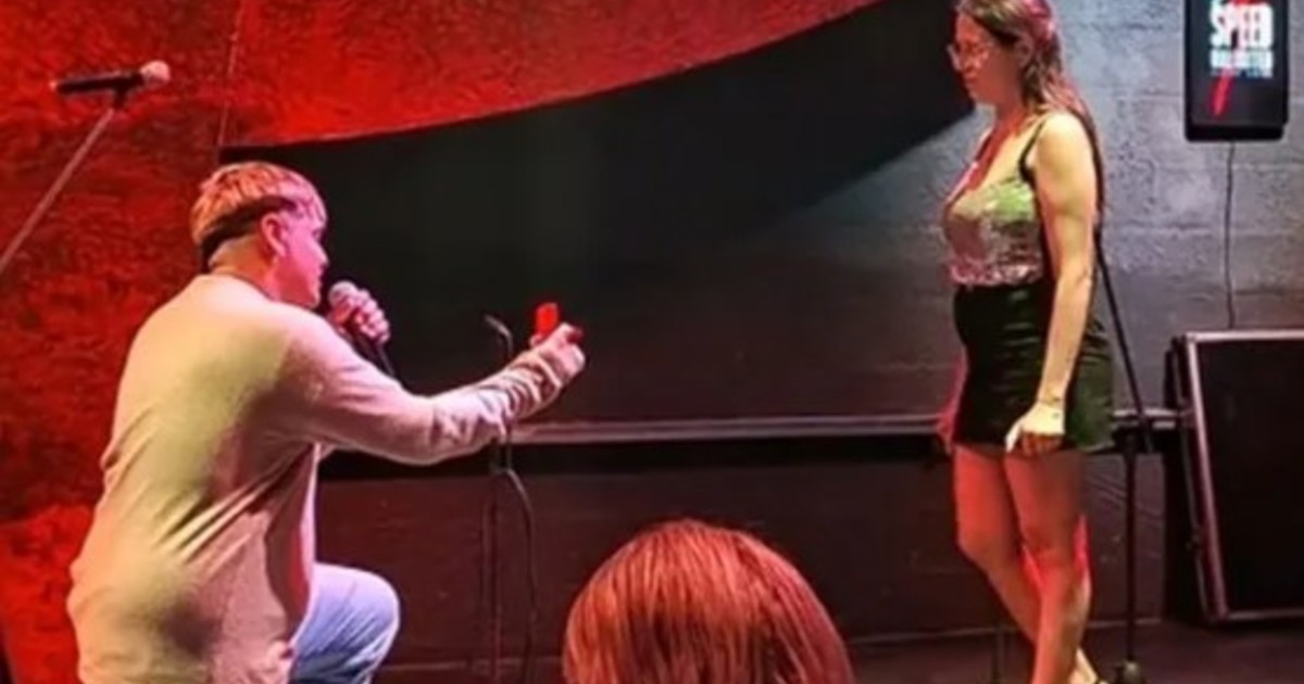 le-propuso-matrimonio-en-pleno-show-de-daniel-agostini-y-la-respuesta-asombro-a-todos