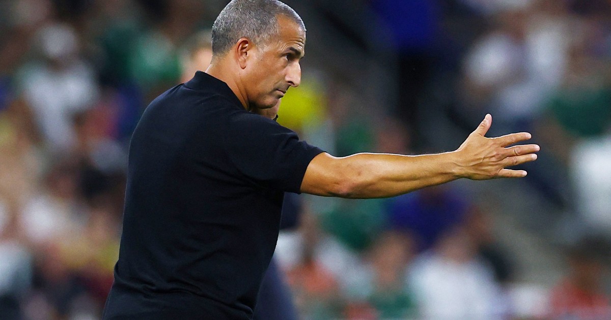 el-mundial-en-modo-picadora-de-carne:-tunez-echo-a-su-entrenador-tras-la-goleada-sufrida-ante-suecia