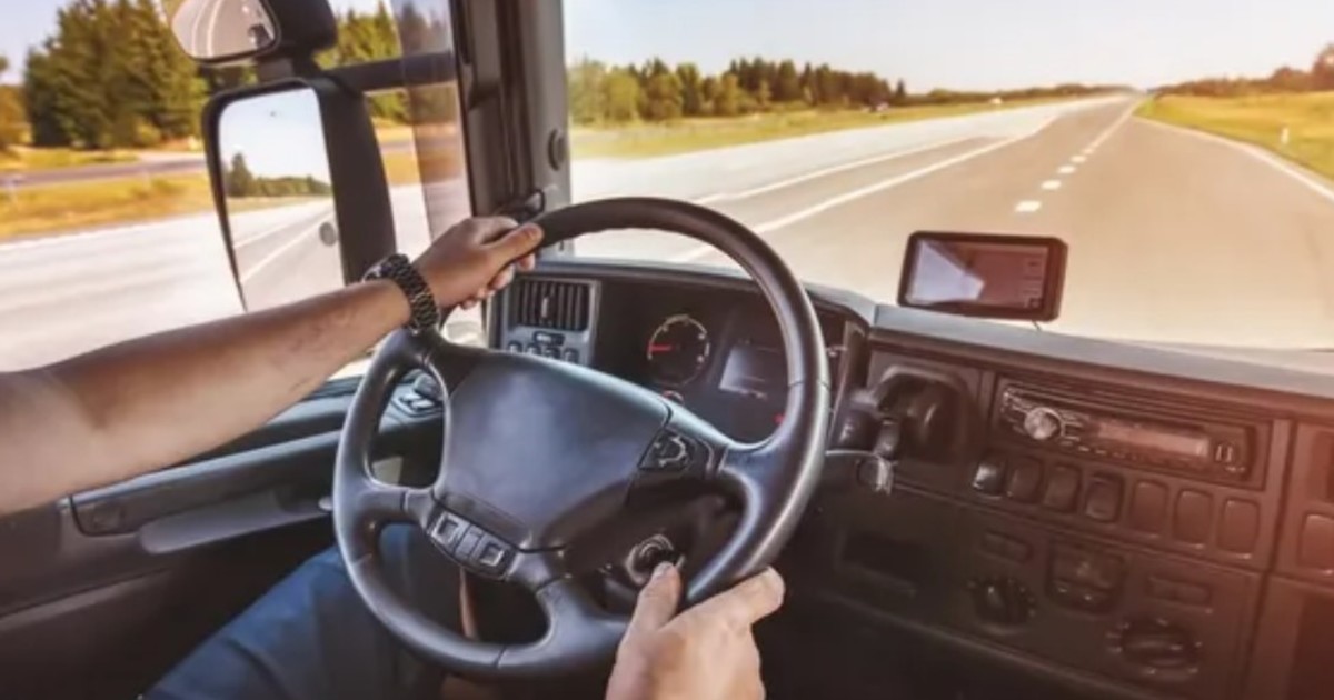 juan-garcia,-camionero:-“ser-autonomo-en-este-sector-es muy-complicado;-me-jubilo-tras-48-anos-de-un-trabajo-que-conlleva-dedicacion-y-muchas-horas”