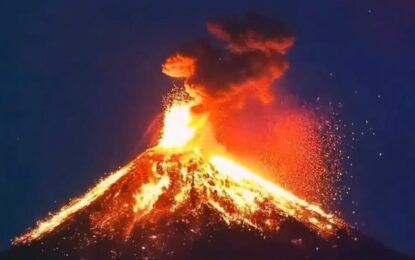 Filmaron la impresionante explosión del volcán de Fuego, con ríos de lava y ceniza