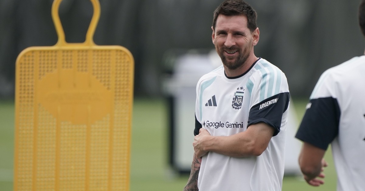 el-ojo-de-troglio:-«tenerlo-a-messi-es-como-cuando-lo-teniamos-a-maradona,-te-emociona,-te-motiva-y-te-empuja»