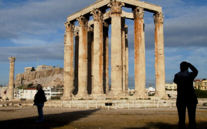 Conmoción entre los arqueólogos: hallan bajo el mar un caballo de mármol de 2.500 años ligado al Templo de Zeus