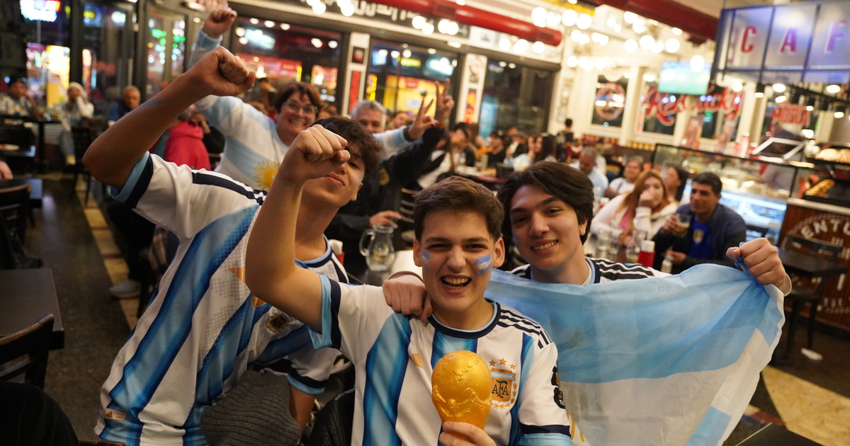 despues-del-debut-con-goleada-en-el-mundial,-argentina-ahora-se-juega-la-reclasificacion-en-los-mercados-financieros