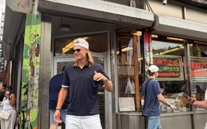 El paseo por Nueva York de Erling Haaland junto a su novia: debutó en el Mundial con un doblete y después recorrió la Gran Manzana
