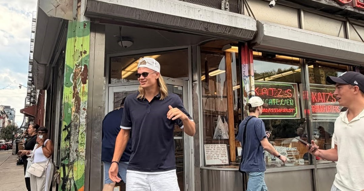 el-paseo-por-nueva-york-de-erling-haaland-junto-a-su-novia:-debuto-en-el-mundial-con-un-doblete-y-despues-recorrio-la-gran-manzana