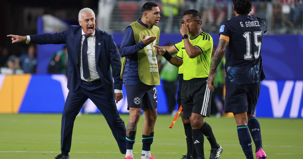 que-dijo-gustavo-alfaro-sobre-el-arbitraje-y-la-expulsion-de-miguel-almiron-ante-turquia:-«me-cuesta-jugar-este-deporte-nuevo»