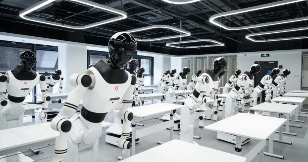mientras-el-mundo-habla-de-inteligencia-artificial-capaz-de-escribir-o-programar,-china-esta-apostando-por-otra-carrera-mucho-mas-compleja:-ensenar-a-robots-humanoides-a-trabajar-en-entornos-reales-mediante-entrenamiento-fisico-constante