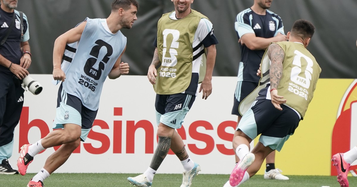 argentina-tuvo-un-entrenamiento-«inedito»-en-kansas:-scaloni-no-dejo-pistas-sobre-el-once-y-messi-mostro-su-look-vs-austria