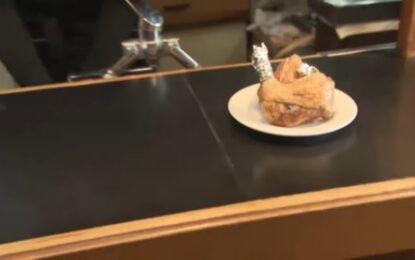 Un famoso restaurante que cocina pollo frito no ha cambiado su aceite de cocina en 66 años