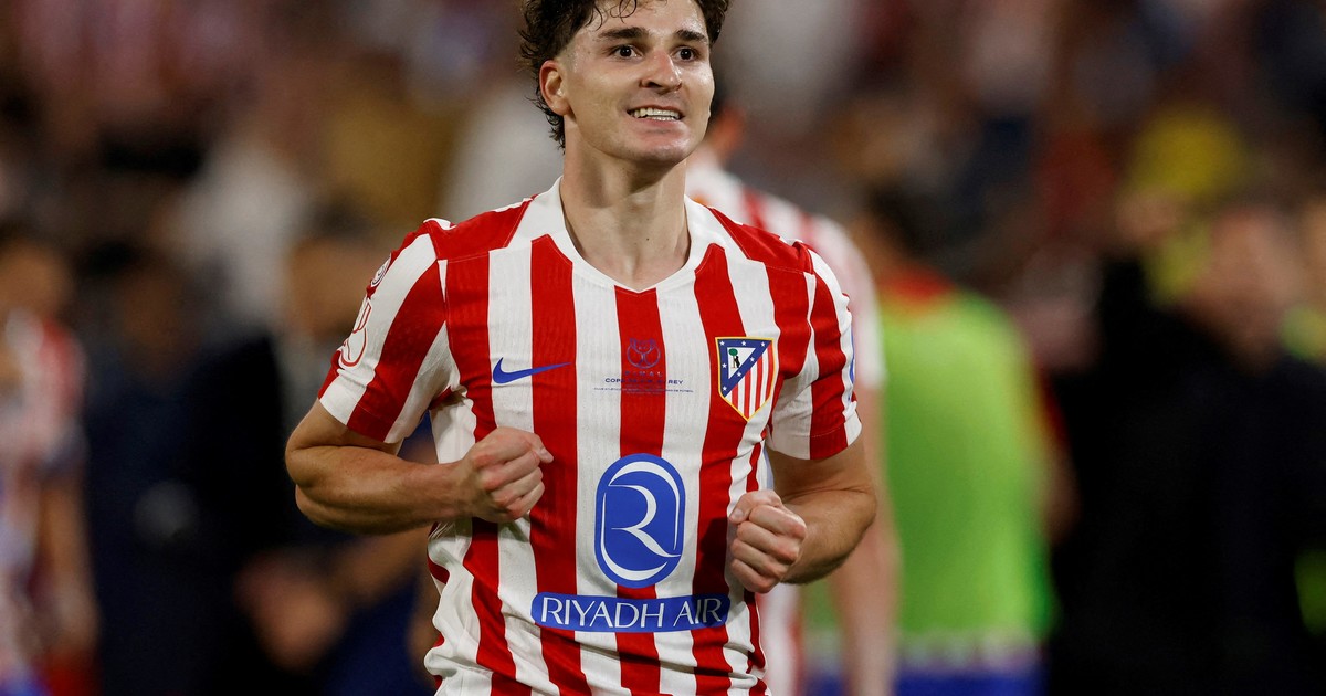 atletico-madrid-ignoro-a-julian-alvarez-tras-sus-declaraciones:-felicito-a-sus-futbolistas-que-juegan-en-la-scaloneta-pero-«se-olvido»-del-ex-river