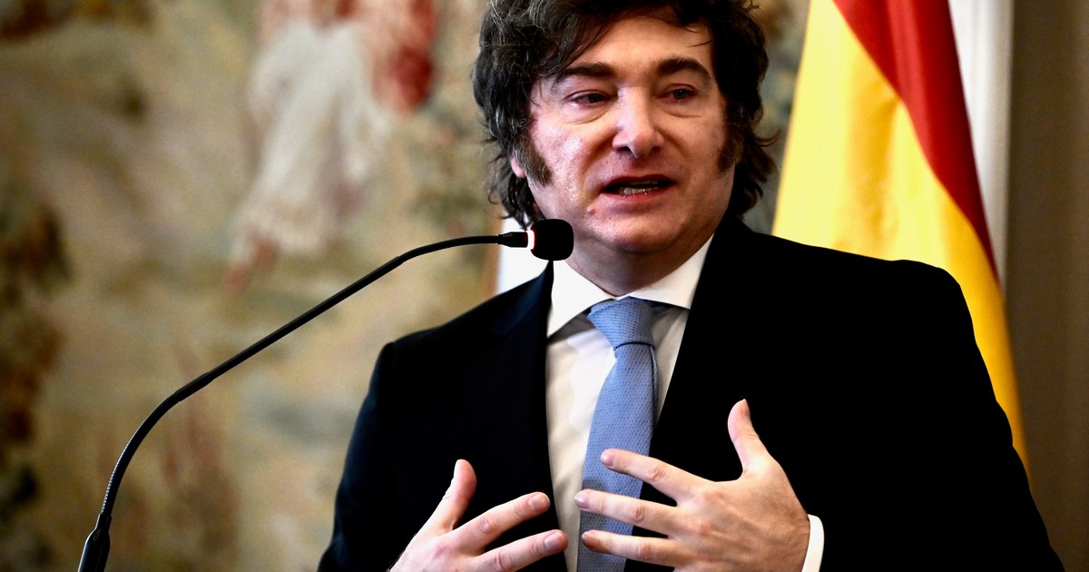 viaje-express-a-espana:-javier-milei-llega-a-madrid-para-inaugurar-los-cursos-de-verano-de-una-universidad-y-recibir-una-medalla
