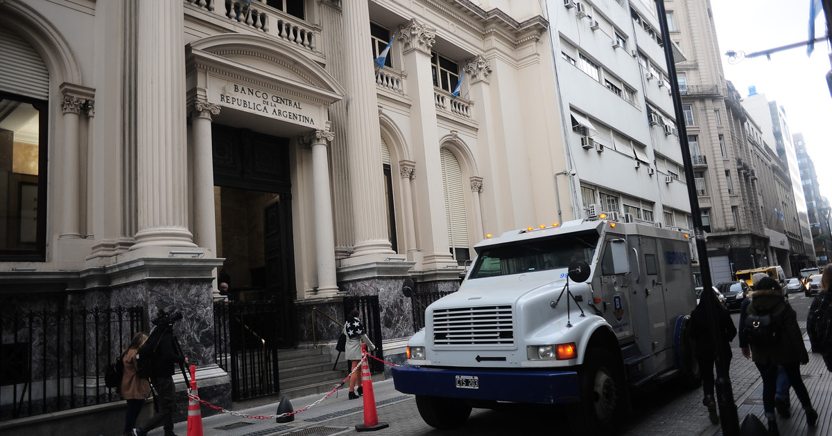 termino-la-fiebre-del-oro:-el-bcra-perdio-us$-2.800-millones-de-reservas-por-el-desplome-del-precio-internacional
