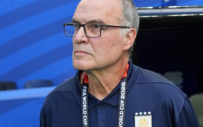 Bielsa ante su hora más difícil: Uruguay choca con España con la permanencia en el Mundial en juego