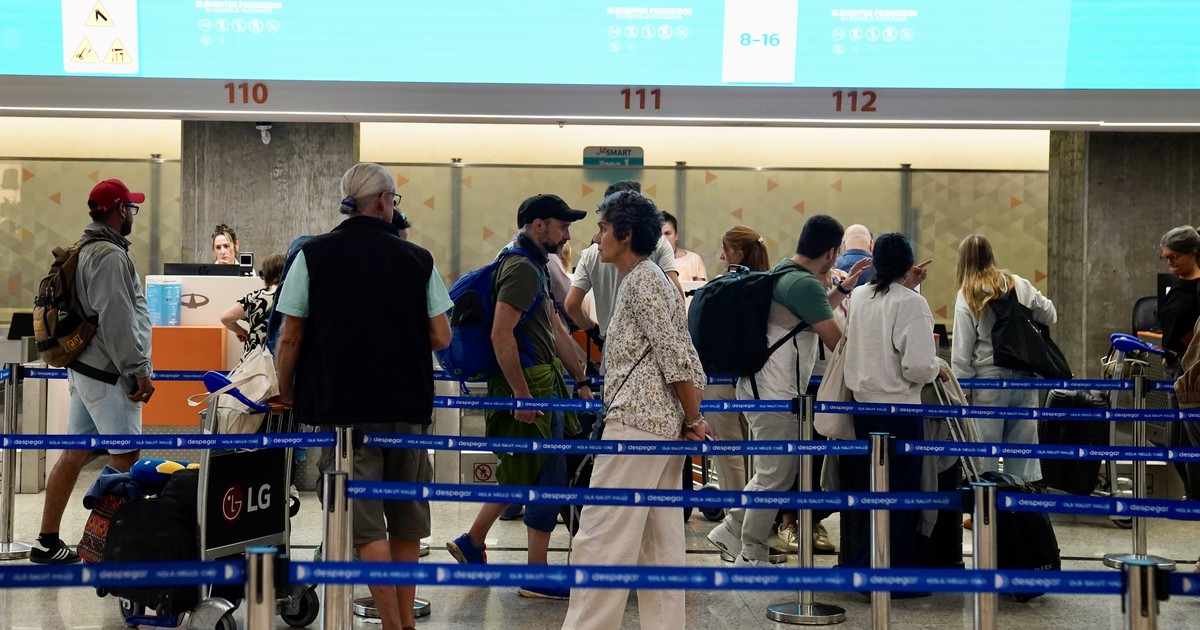 llegan-mas-turistas-del-exterior-y-menos-argentinos-viajan-afuera,-pero-salen-mas-dolares-de-lo-que-entran