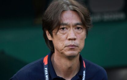 El martirio del DT de Corea del Sur, tras la eliminación del Mundial: volvió al país escondido, el presidente lo insultó y los medios lo tratan como a un delincuente