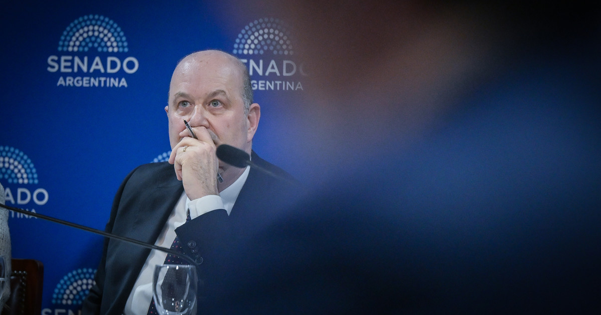sturzenegger-pidio-a-las-pymes-que-busquen-fondeo-en-el-mercado-y-vaticino:-«ahorrar-en-dolares-va-a-ser-mal-negocio»