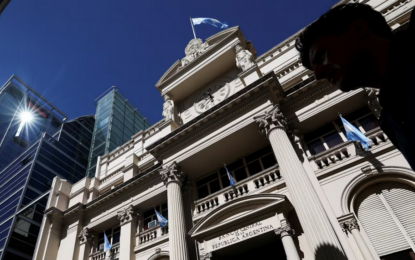 Superávit cambiario en mayo: exportaciones crecen 17% e importaciones caen 19%