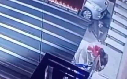 Empujó por la escalera a su mujer embarazada, le pegó en un estacionamiento y terminó agrediendo a vecinos: fue detenido
