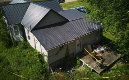 Rescataron de una casa a 16 niños que vivían en estado «salvaje»