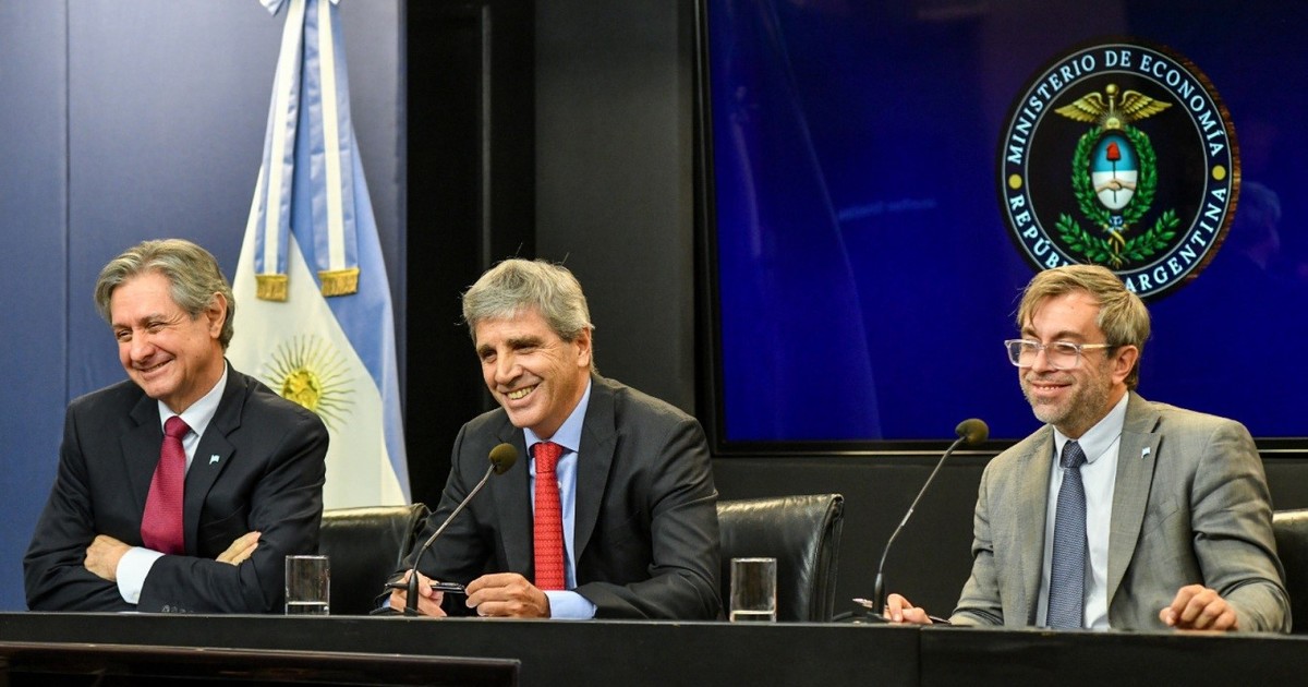 luego-del-pago-a-los-bonistas,-la-deuda-argentina-sube-y-el-riesgo-pais-se-acerca-a-los-400-puntos