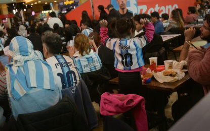 Efecto Mundial: explota la compra de picadas en la previa y se apagan los pagos con QR mientras juega la Selección