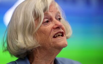 Estupor en Gran Bretaña por el asesinato de la diputada Ann Widdecombe, la exministra que conquistó al público