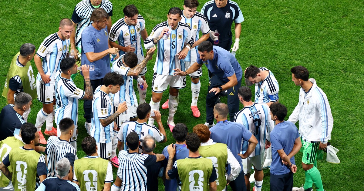 walter-samuel-revelo-la-arenga-de-scaloni-en-la-pausa-de-hidratacion-que-inicio-la-remontada-de-argentina-ante-egipto:-«fue-increible»