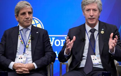Para mantener el dólar calmo, el Gobierno volcó en julio más de US$ 1.000 millones en futuros y bonos
