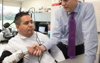 Un implante cerebral le devolvió el movimiento y el tacto a un tetrapléjico por primera vez en la historia