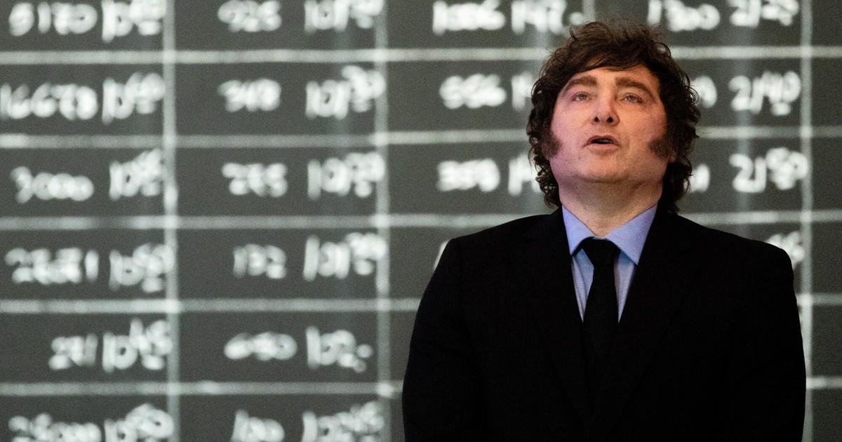 javier-milei-da-marcha-atras-y-le-devuelve-parte-de-las-cajas-a-la-cgt