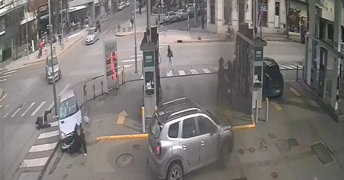 choco,-atropello-a-dos-peatones-y-quedo-detenida-por-manejar-con-una-supuesta-licencia-falsa:-el-video-que-registro-el-momento-del-accidente