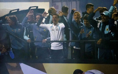Scaloni recupera la sonrisa, mientras piensa en su futuro: «En la Selección nunca hubo grieta»