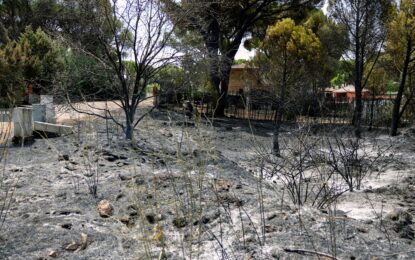 Evacúan a 3.500 personas de pueblo a 60 kilómetros m de Madrid por un incendio forestal