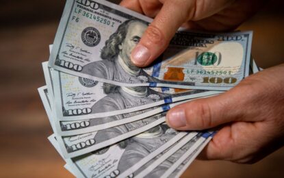 Llegan las cuentas sueldo en dólares: cómo funcionarán y qué costo tendrá para los clientes bancarios