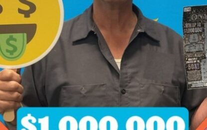 Un día antes de su cumpleaños compró un billete de lotería y ganó 1 millón de dólares