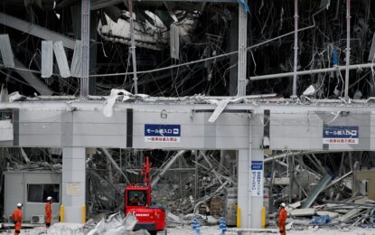 Japón busca sobrevivientes tras el terremoto que dejó al menos 18 muertos